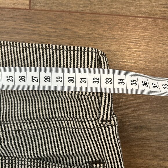 GAP Women's Pinstripe Skinny Jeans - Size 26 - Like New - Picture 9 of 9